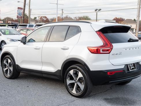 Used 2023 Volvo XC40 B5 Plus AWD/4WD image 9