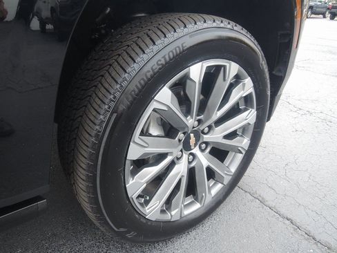 Used 2025 Chevrolet Suburban High Country AWD/4WD image 48