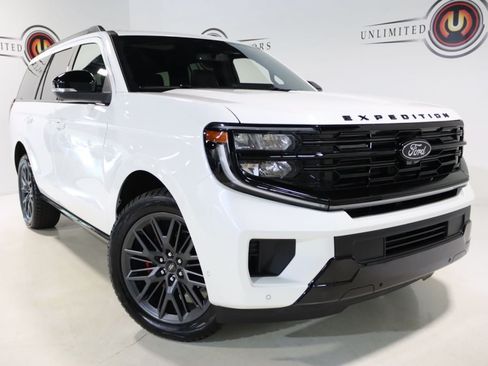 Used 2025 Ford Expedition Platinum w/ Stealth Performance Package AWD/4WD image 80