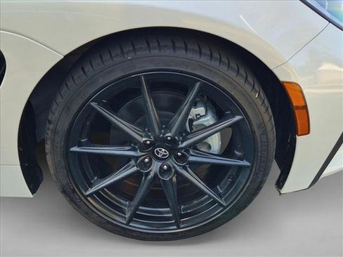 Used 2024 Toyota GR86 Premium RWD image 23