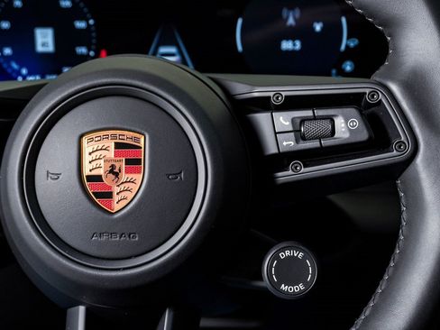 Certified 2025 Porsche Macan Electric image 19