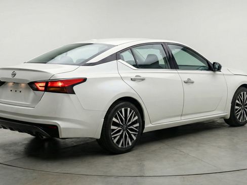 Used 2025 Nissan Altima 2.5 SV image 9