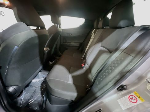 Used 2019 Toyota C-HR XLE FWD image 16