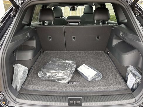 Used 2026 Volkswagen Tiguan SE R-Line AWD/4WD image 9