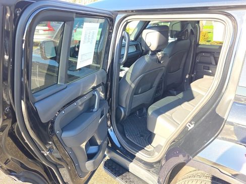 Used 2025 Land Rover Defender 110 X-Dynamic SE image 15