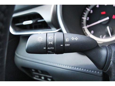 Used 2022 Toyota Highlander Limited FWD image 17