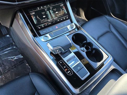 Used 2023 Audi Q8 Premium Plus image 32