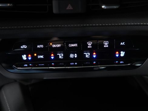 Used 2023 Buick Envision Avenir image 38