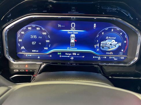 Used 2025 Chevrolet Silverado 2500 ZR2 w/ Technology Package image 35