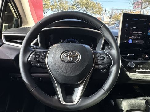 Used 2025 Toyota Corolla XLE image 14