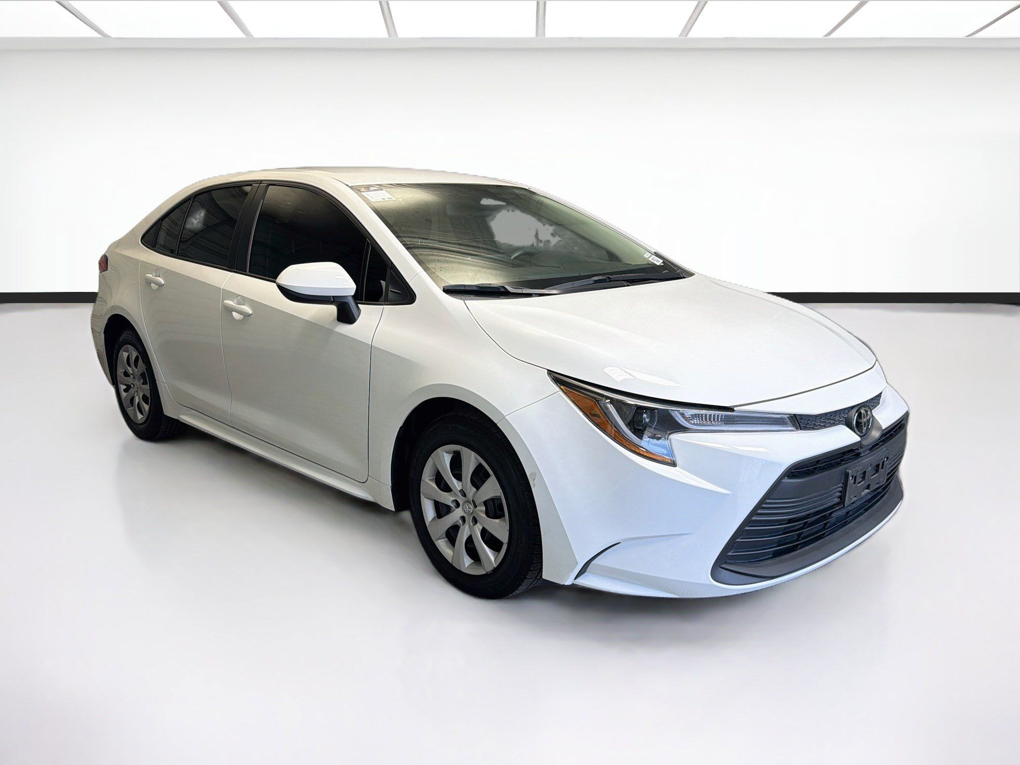 Used 2025 Toyota Corolla LE FWD image 3
