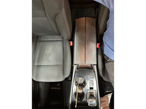 Used 2024 Nissan Rogue S image 14