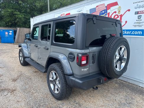 Used 2022 Jeep Wrangler Unlimited Sahara AWD/4WD image 7