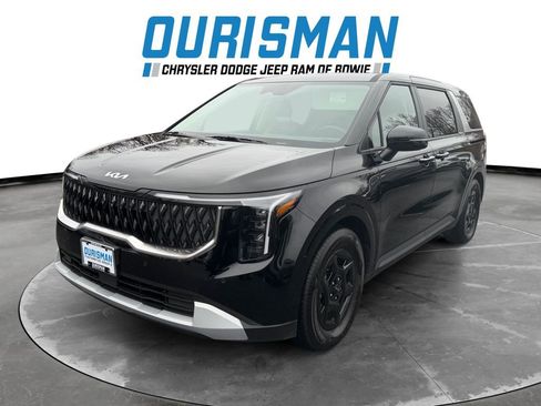 Used 2025 Kia Carnival image 2