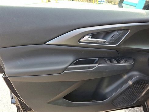 Used 2025 Chevrolet Equinox EV LT image 12