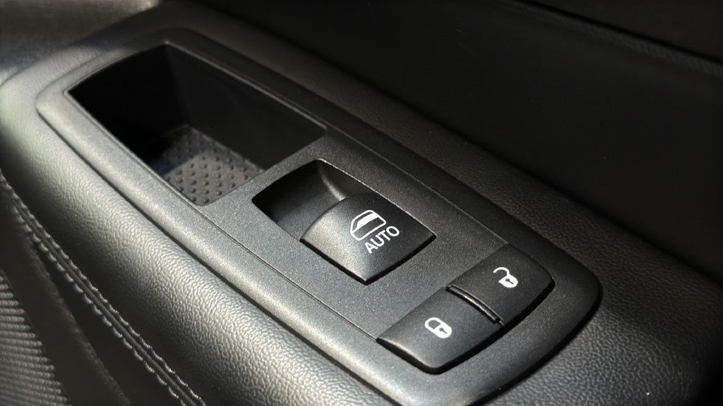 Used 2018 Jeep Grand Cherokee Laredo AWD/4WD image 10