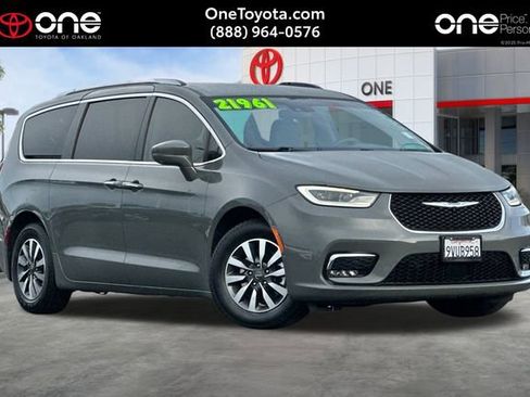 Used 2021 Chrysler Pacifica Touring-L image 1