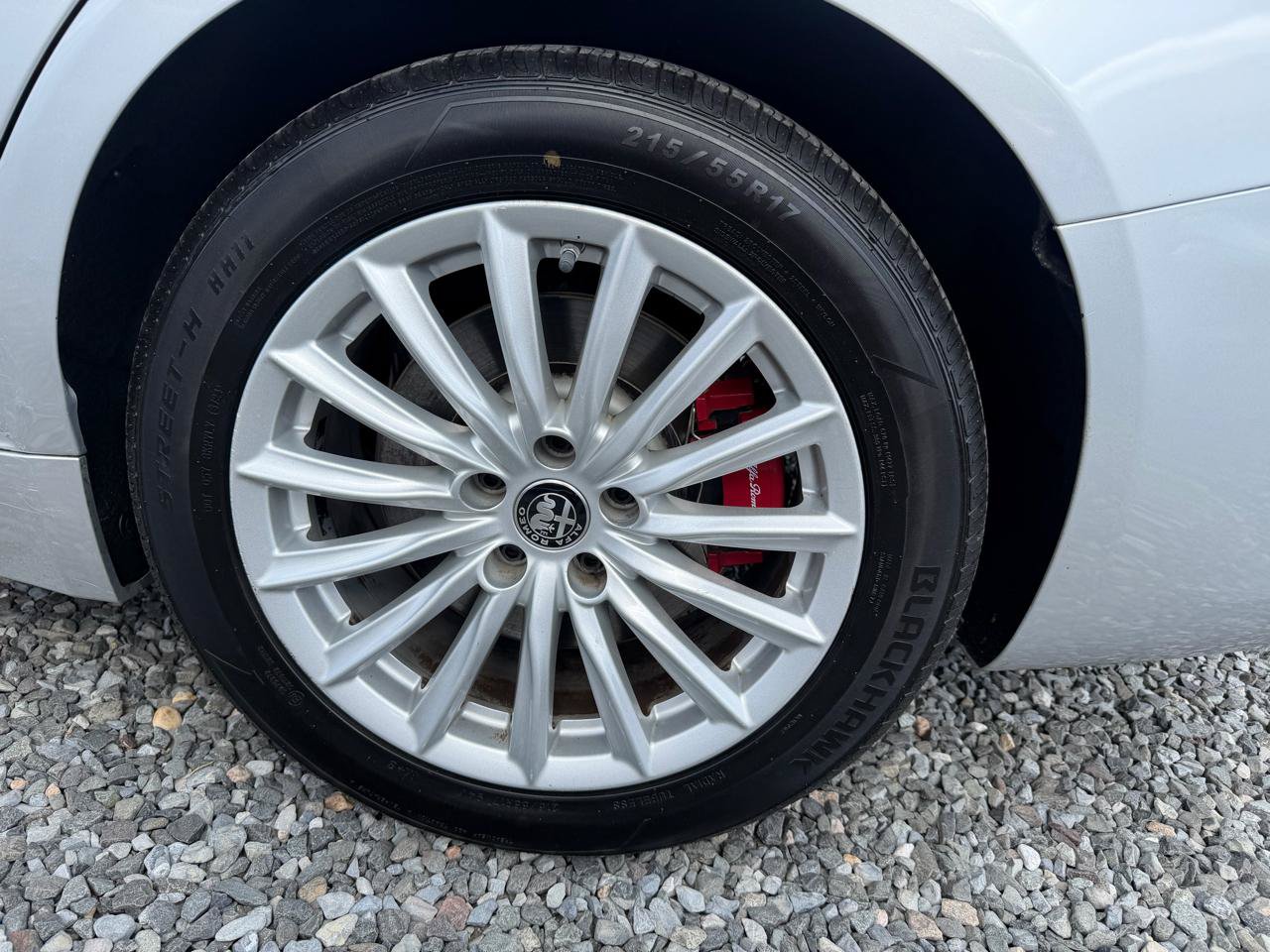 Used 2019 Alfa Romeo Giulia AWD image 35