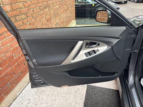 Used 2011 Toyota Camry SE w/ SE Extra-Value Pkg #1 FWD image 31