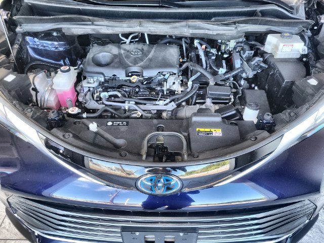 Used 2021 Toyota Sienna Limited FWD image 27