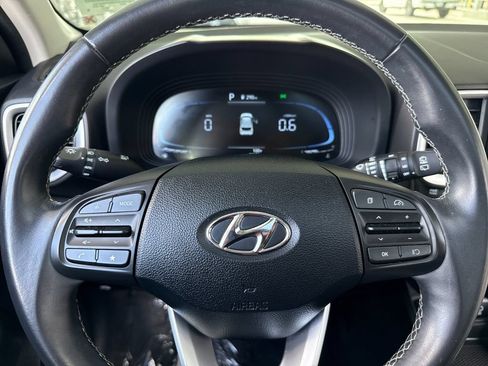 Used 2025 Hyundai Venue SEL FWD image 23