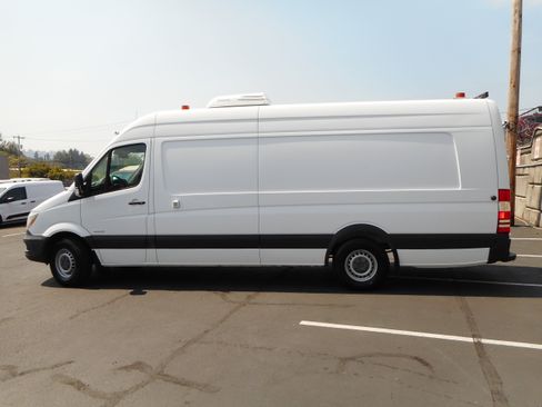 Used 2014 Freightliner Sprinter 2500 RWD image 6