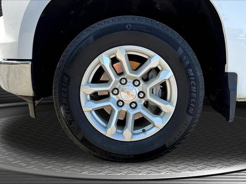 Used 2024 Chevrolet Silverado 1500 LT AWD/4WD image 25