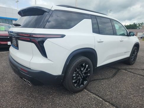 Used 2025 Chevrolet Traverse LT w/ Midnight/Sport Edition AWD/4WD image 2