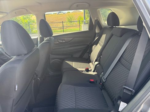 Used 2019 Nissan Rogue SV AWD/4WD image 17