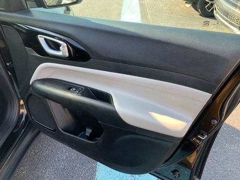 Used 2022 Jeep Compass Limited image 13