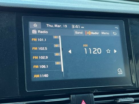 Used 2021 Kia Niro EX image 19