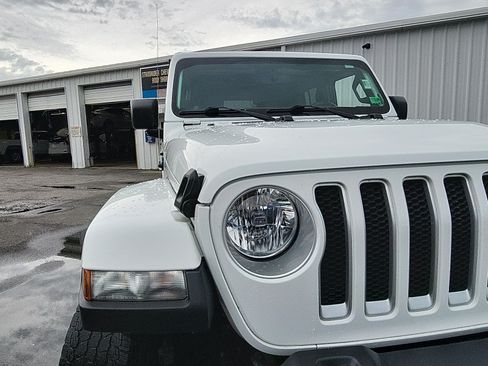 Used 2022 Jeep Wrangler Unlimited Sahara w/ Cold Weather Group AWD/4WD image 9