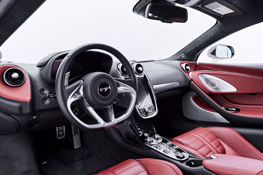 Used 2025 McLaren GTS RWD image 2