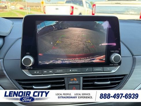 Used 2025 Nissan Altima 2.5 SV FWD image 24