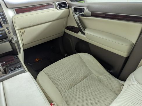 Used 2012 Lexus GX 460 w/ Comfort Plus Pkg image 11