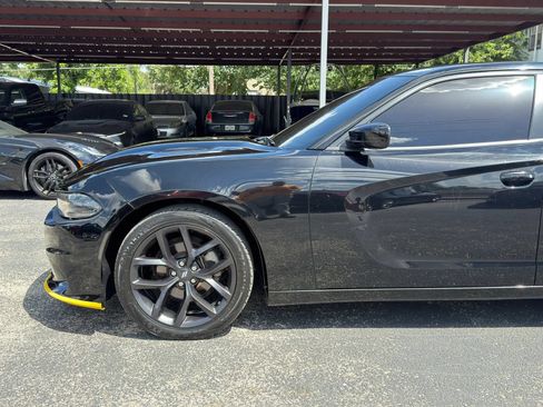 Used 2022 Dodge Charger SXT w/ Blacktop Package RWD image 10