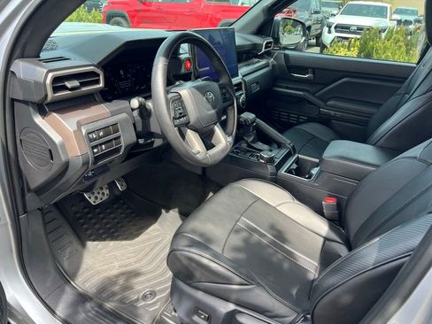 Used 2024 Toyota Tacoma TRD Sport AWD/4WD image 12