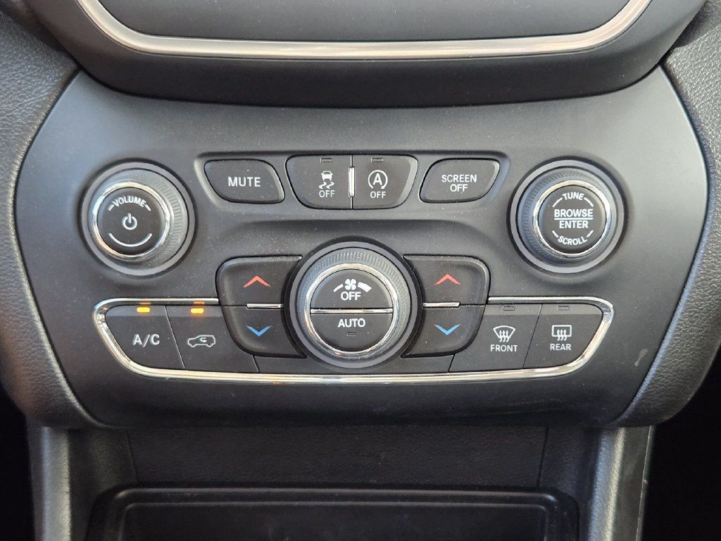 Used 2023 Jeep Cherokee Altitude Lux AWD/4WD image 20