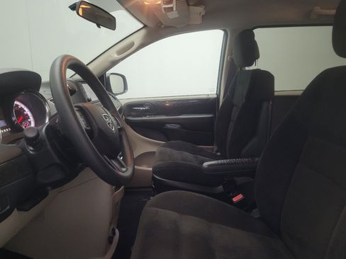 Used 2018 Dodge Grand Caravan SE FWD image 17
