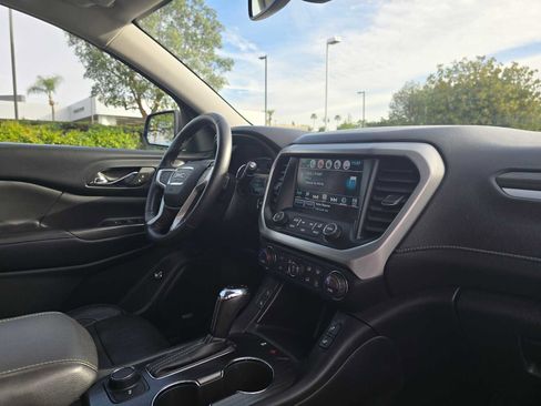 Used 2018 GMC Acadia SLT image 10