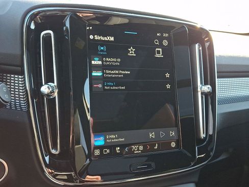 Certified 2025 Volvo XC40 B5 Plus image 18