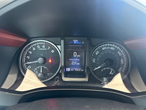 Used 2020 Toyota Tacoma TRD Sport AWD/4WD image 23