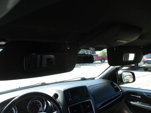 Used 2018 Dodge Grand Caravan SXT image 31