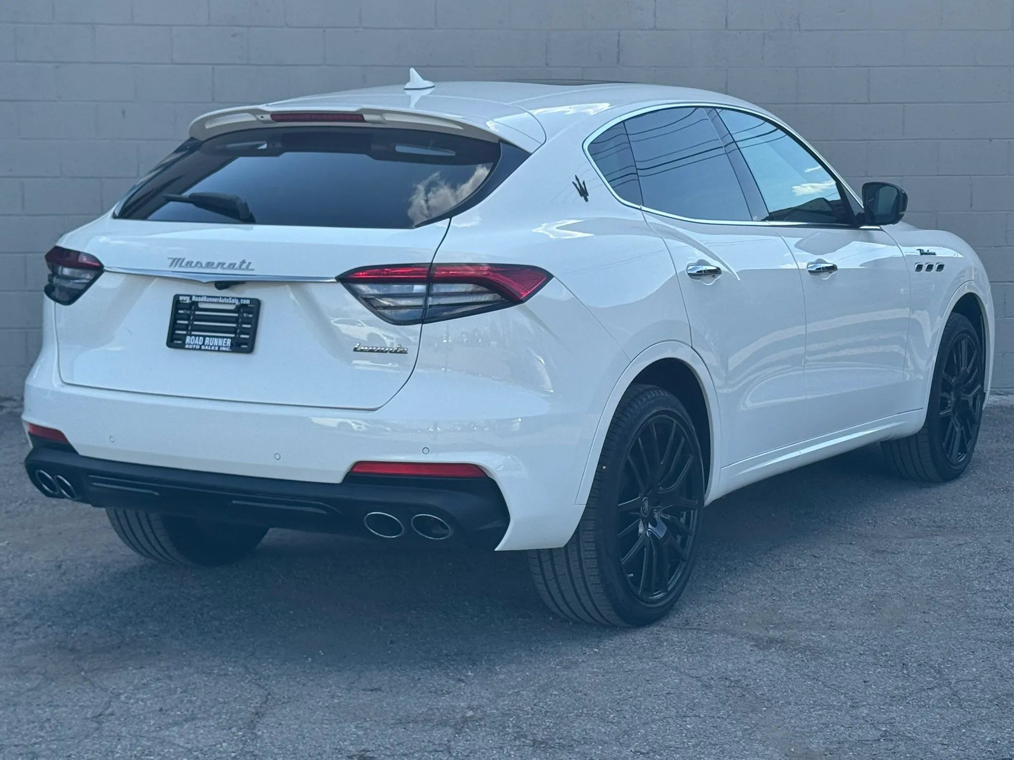 Used 2024 Maserati Levante Modena Ultima AWD/4WD image 8