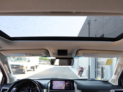 Used 2023 Lexus GX 460 Premium AWD/4WD image 32