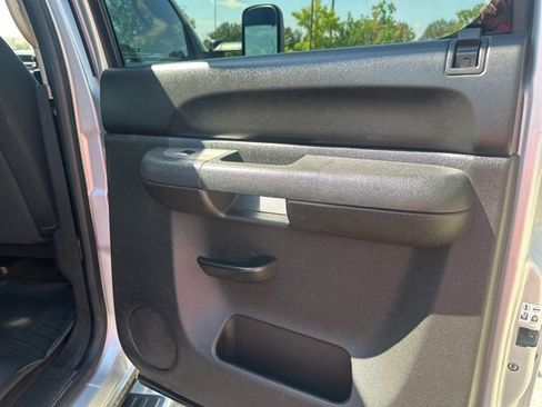 Used 2013 Chevrolet Silverado 2500 LT w/ Texas Edition image 9