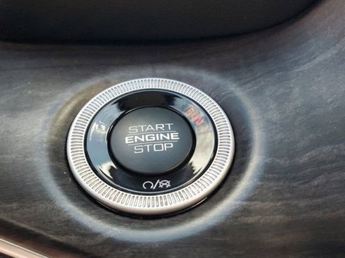 Used 2022 Jeep Grand Cherokee Limited image 22