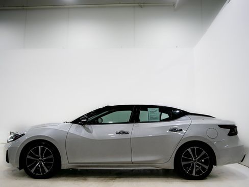 Used 2023 Nissan Maxima SV w/ Floor Mat Group image 4