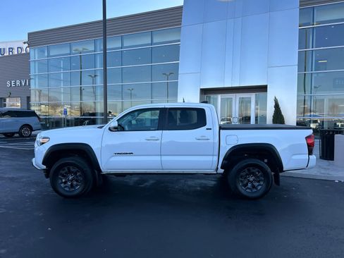 Used 2021 Toyota Tacoma SR5 image 11