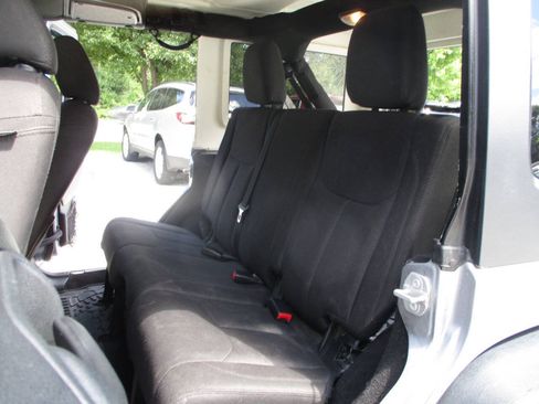 Used 2018 Jeep Wrangler Unlimited Sport S AWD/4WD image 28